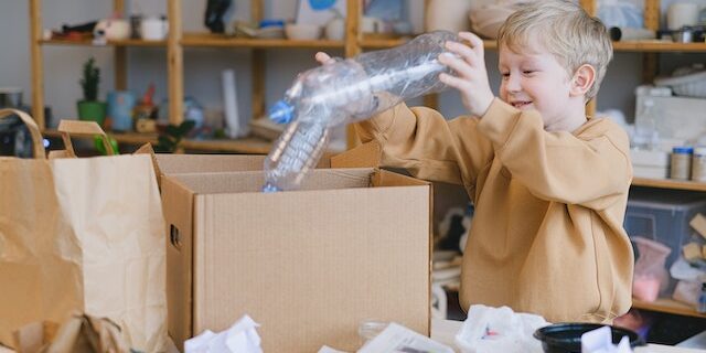 pexels-anna-shvets-11286098 Ideeën voor het recyclen van verhuisdozen