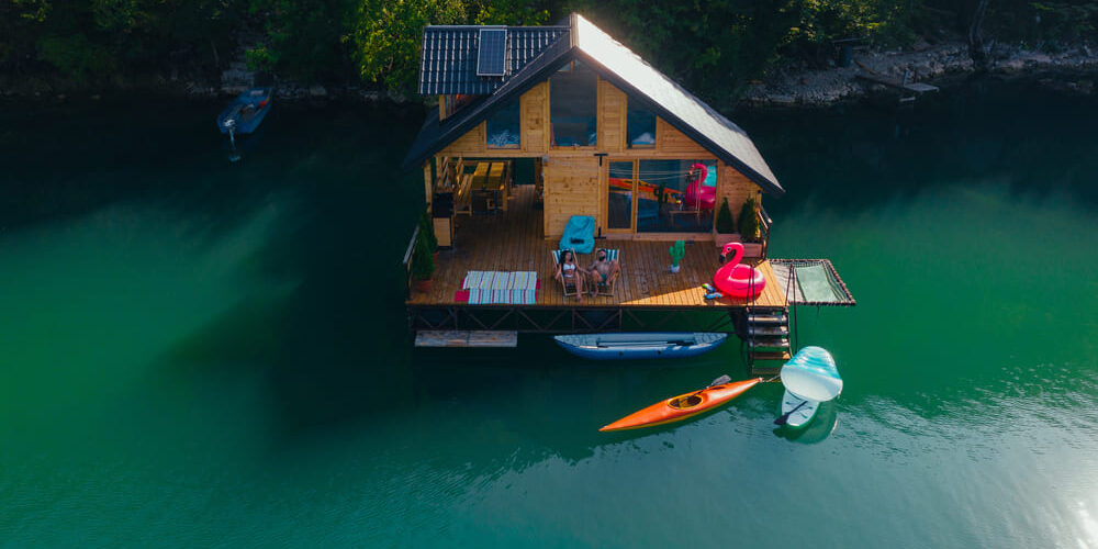 wonen-op-het-water-bij-een-meer wonen op het water bij een meer