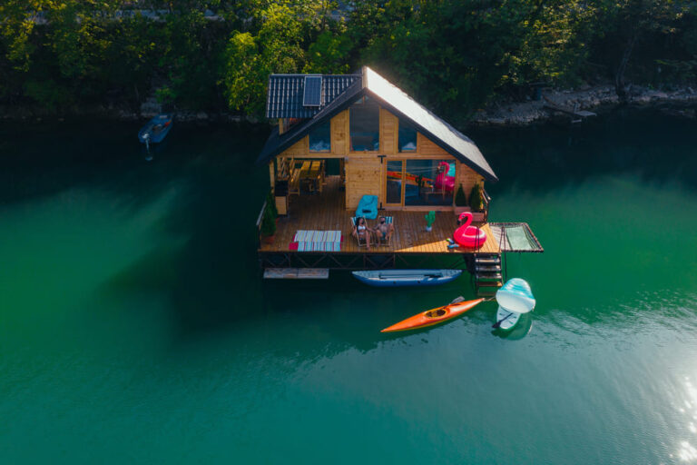 wonen-op-het-water-bij-een-meer wonen op het water bij een meer