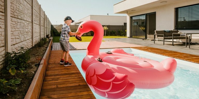 Zwembad in de tuin: waar moet je op letten?