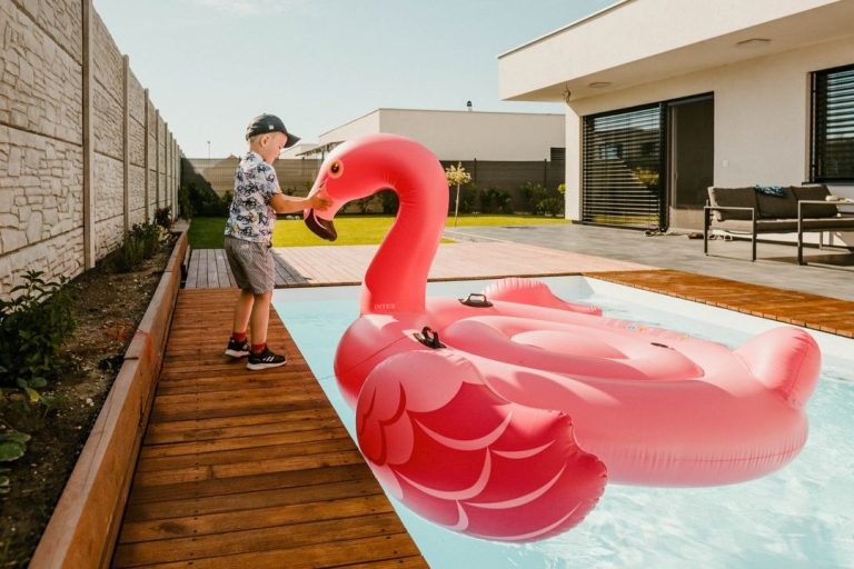 Zwembad in de tuin: waar moet je op letten?
