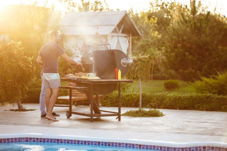 1894 bbq in de tuin